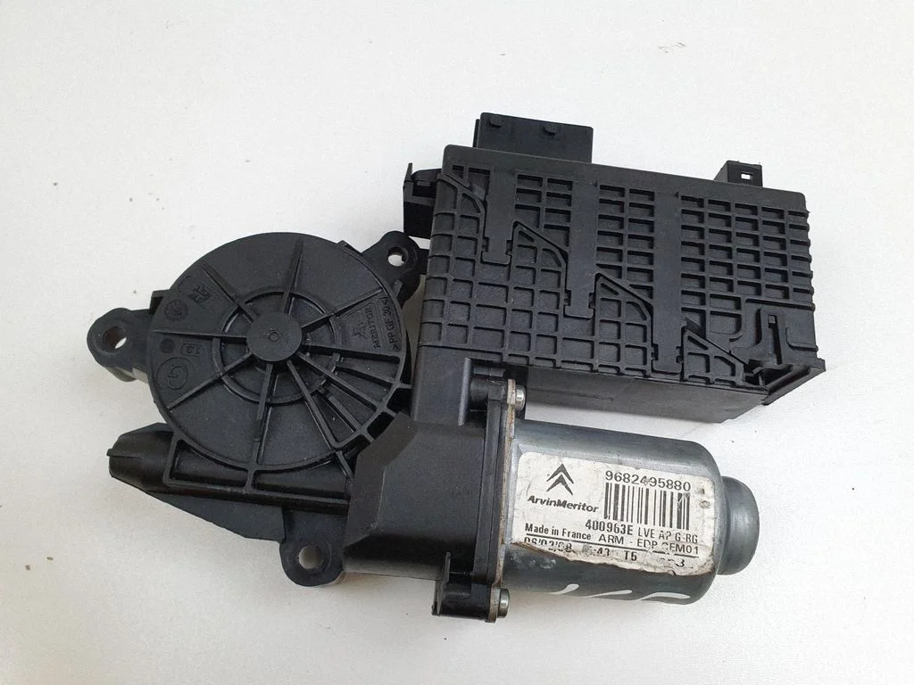 Priekšējā loga pacēlāja motoriņš 9682495880