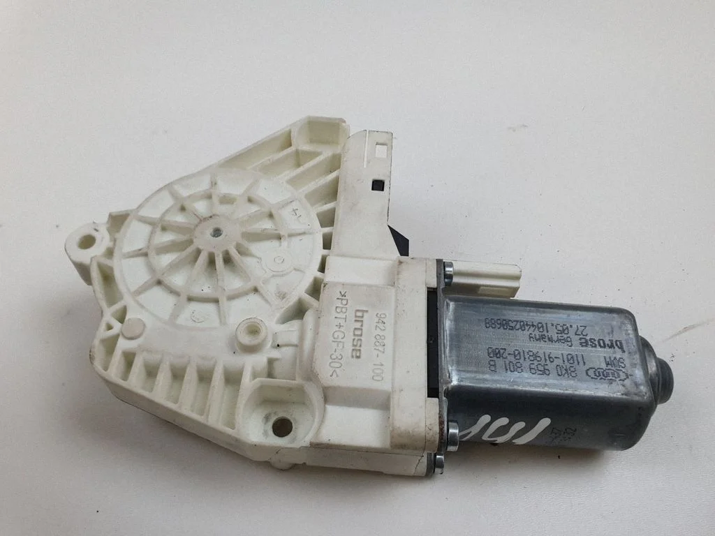 Esiukse aknatõstuki mootor 8K0959801B – Audi A7 S7 4G (2011-2017)
