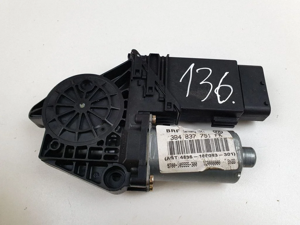 Priekšējā loga pacēlāja motoriņš 0130821895