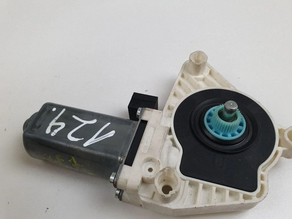 Front door window regulator motor 5Q4959801B