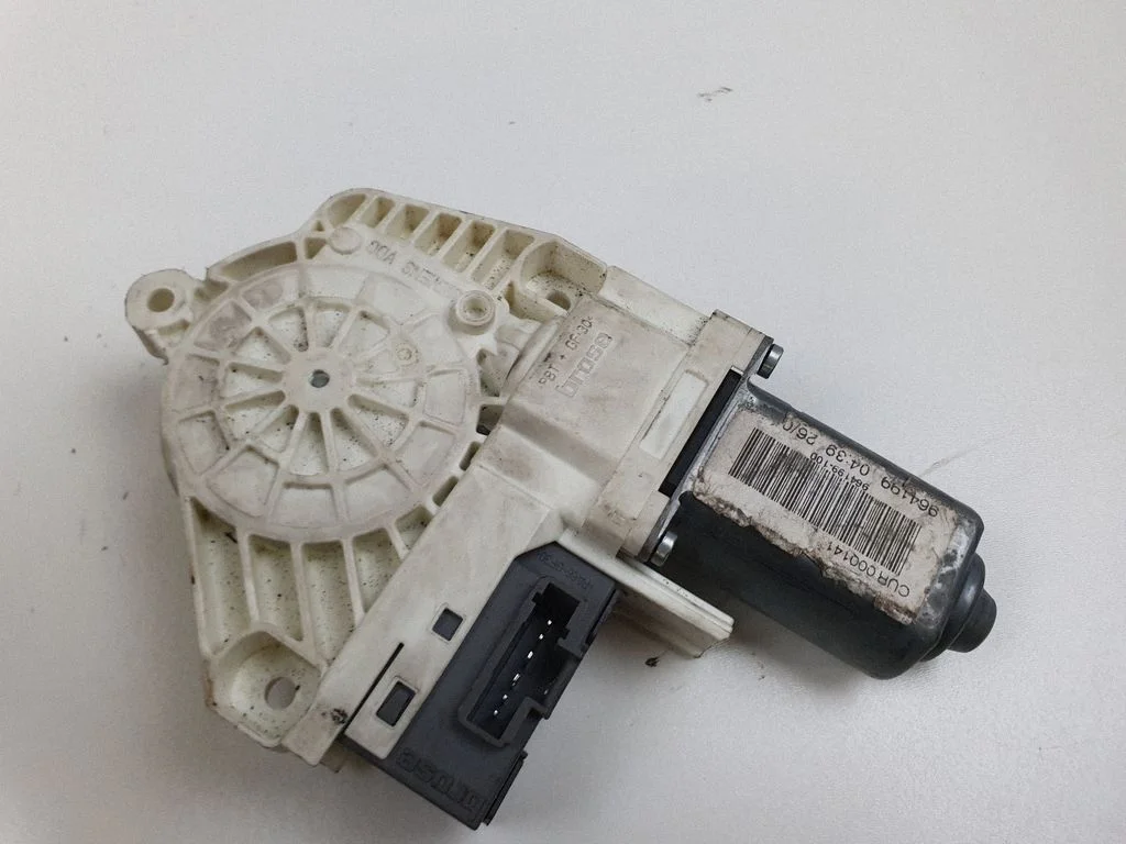 Front door window regulator motor – Land Rover Range Rover Sport L320 (2005-2013)