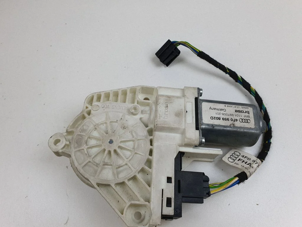 Front door window regulator motor 4F0959802D