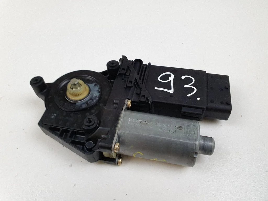 Priekšējā loga pacēlāja motoriņš 3B4837702KC