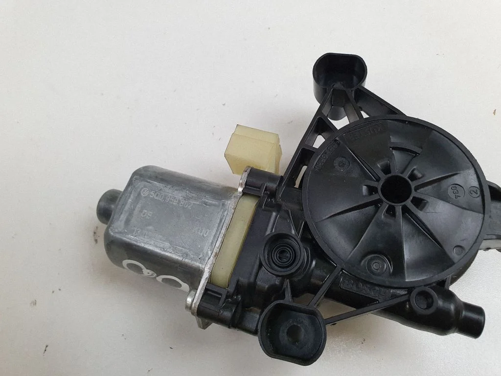 Front door window regulator motor 5Q0959802B