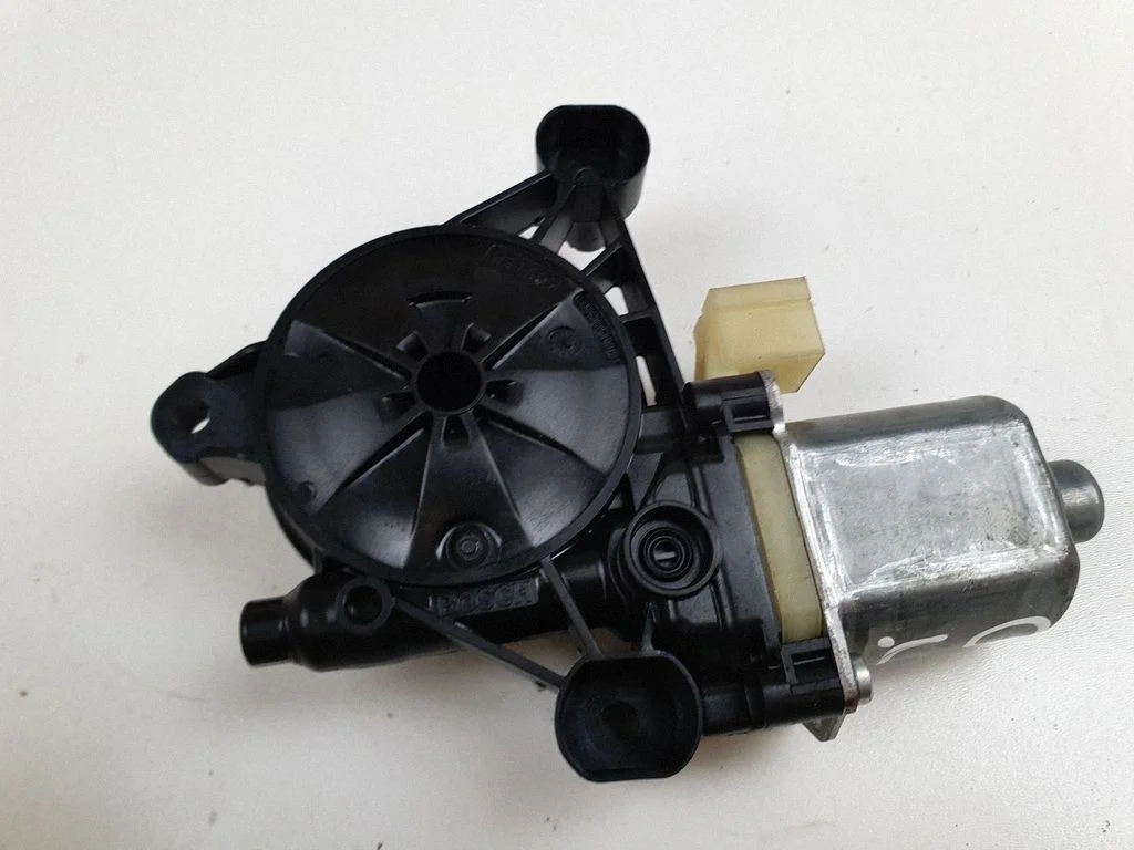 Front door window regulator motor 5Q0959801