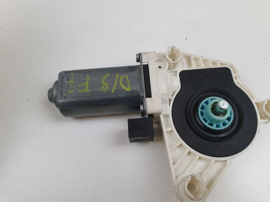 Front door window regulator motor 5Q4959802B
