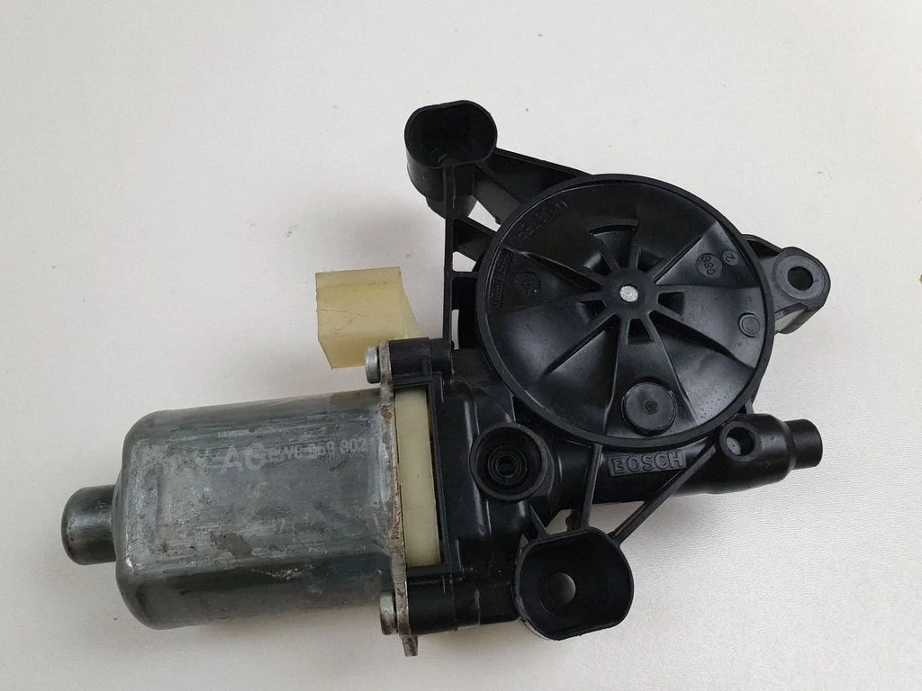 Front door window regulator motor 8W0959802