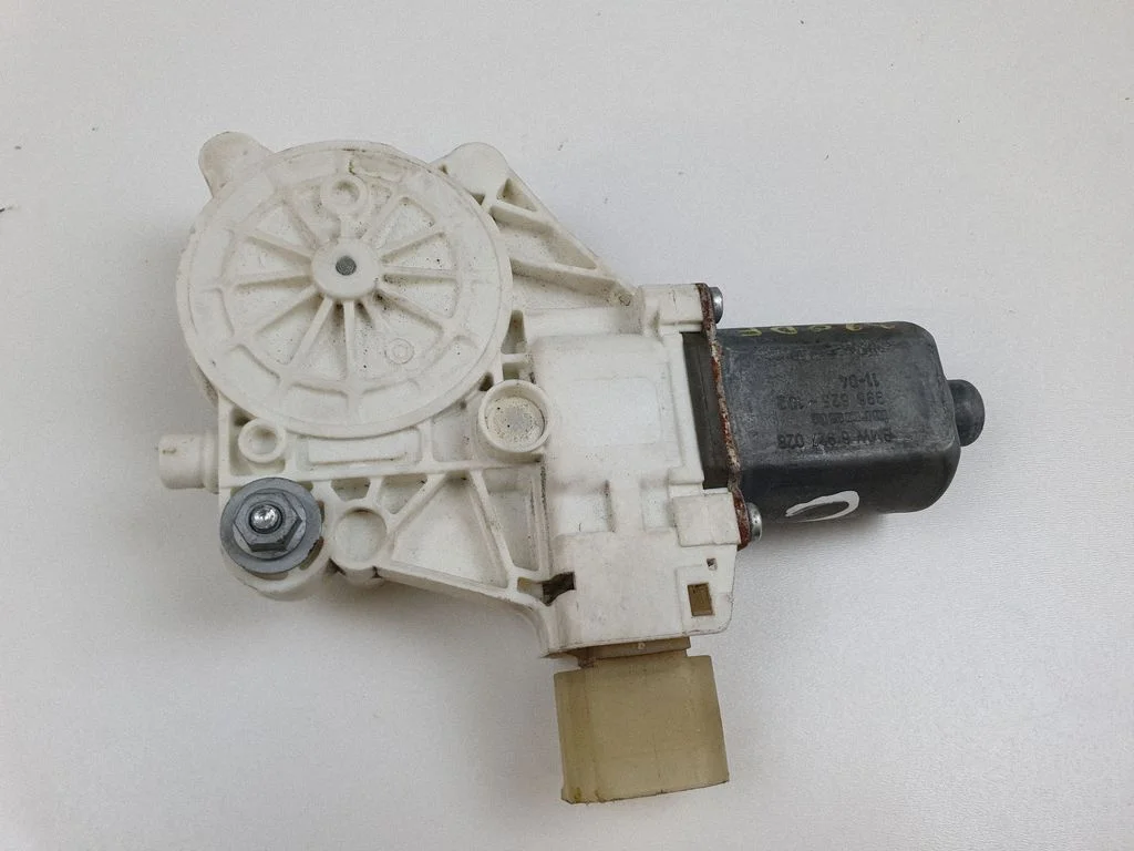 Front door window regulator motor – BMW 3 Series E90 E91 (2005-2012)