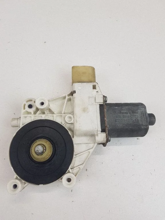Front door window regulator motor – BMW 3 Series E90 E91 (2005-2012)