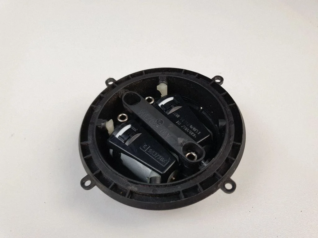Front door wing mirror part – front left