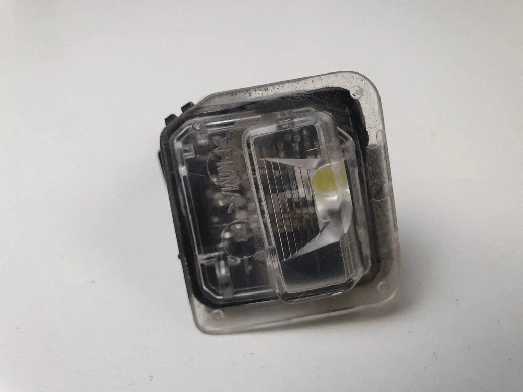 Front door wing mirror part – front right