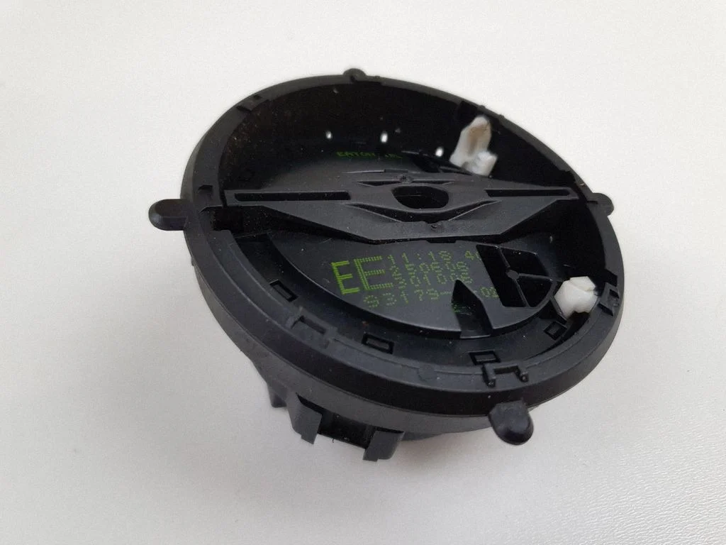Front door wing mirror part – left