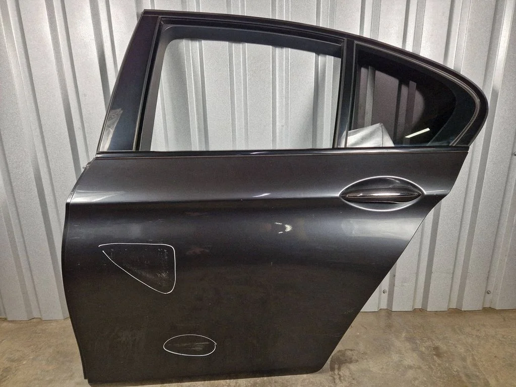Rear door – rear left