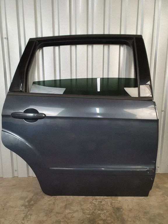 Rear door – rear right