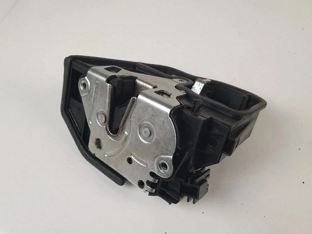 Rear door lock – rear left