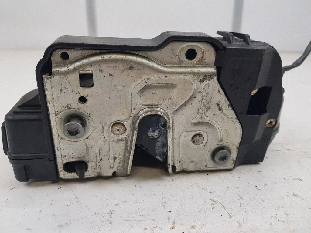 Rear door lock 2117300635