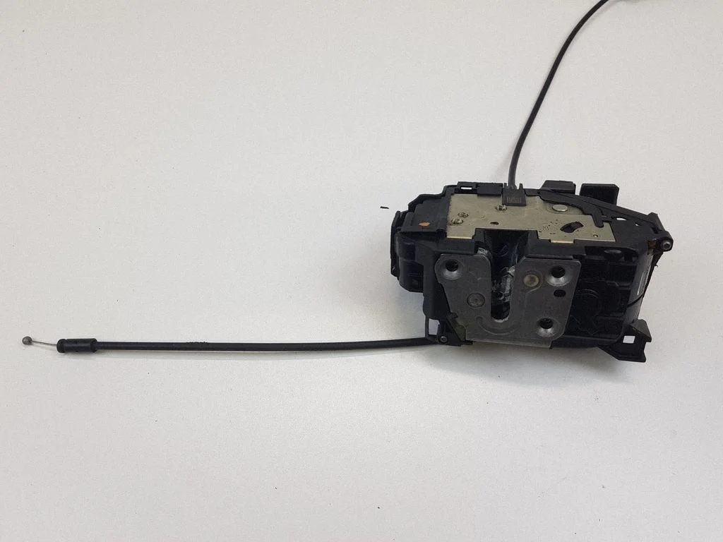 Rear door lock – left
