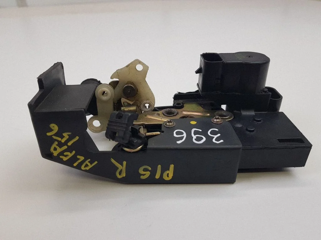 Rear door lock – left