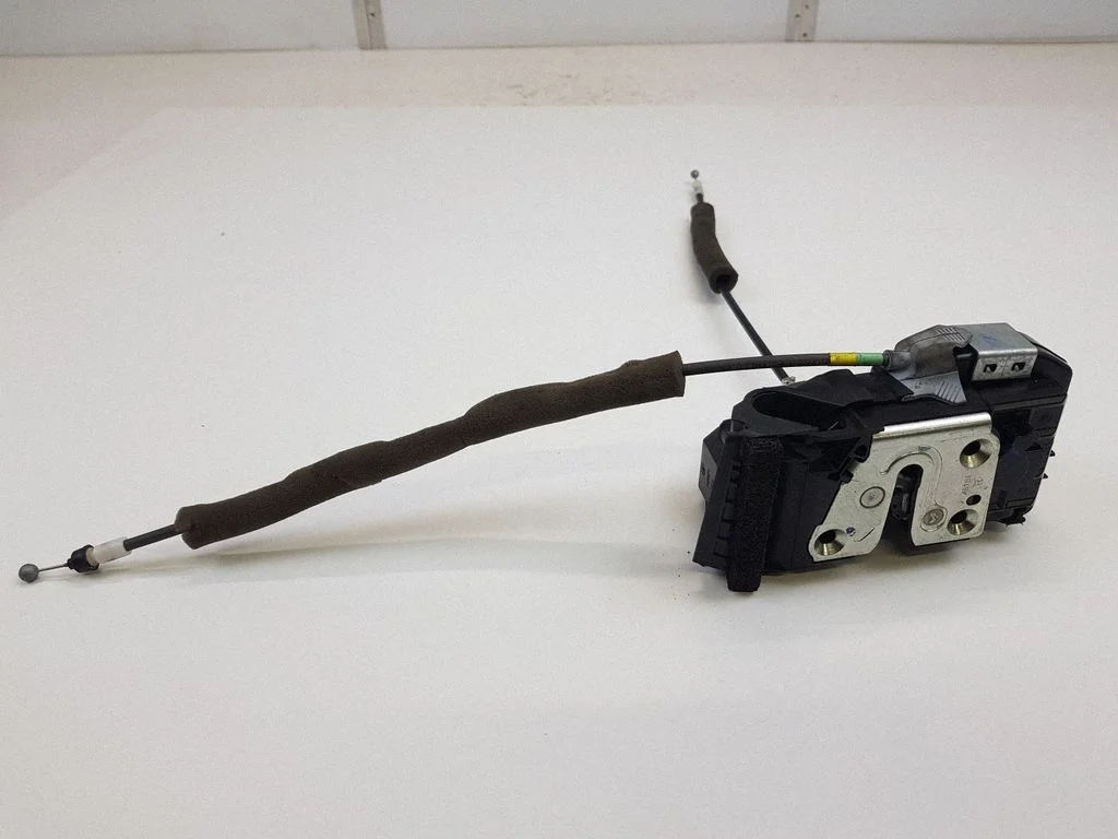 Rear door lock – Nissan Juke I F15 (2010-2018)