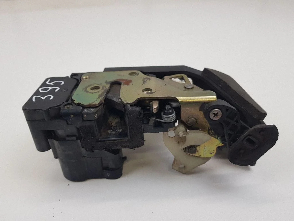Rear door lock – right