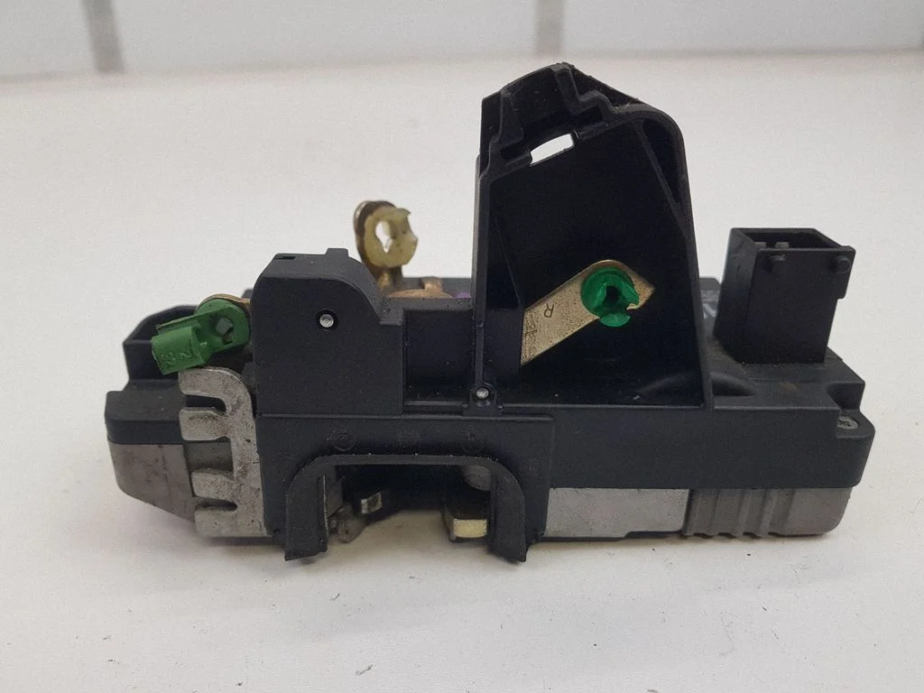 Rear door lock 4855201
