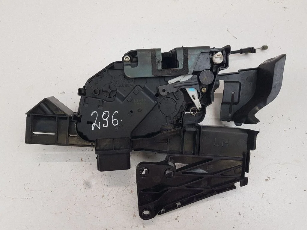 Rear door lock 4M51A266B31AC
