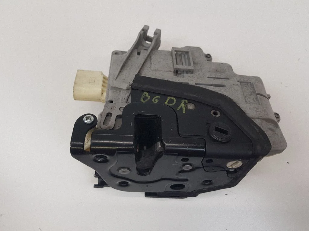 Rear door lock 3C4839016A