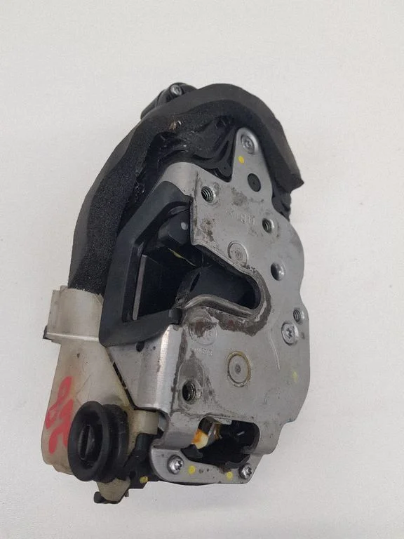 Rear door lock – rear right