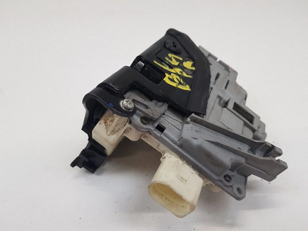 Rear door lock 3C4839015A