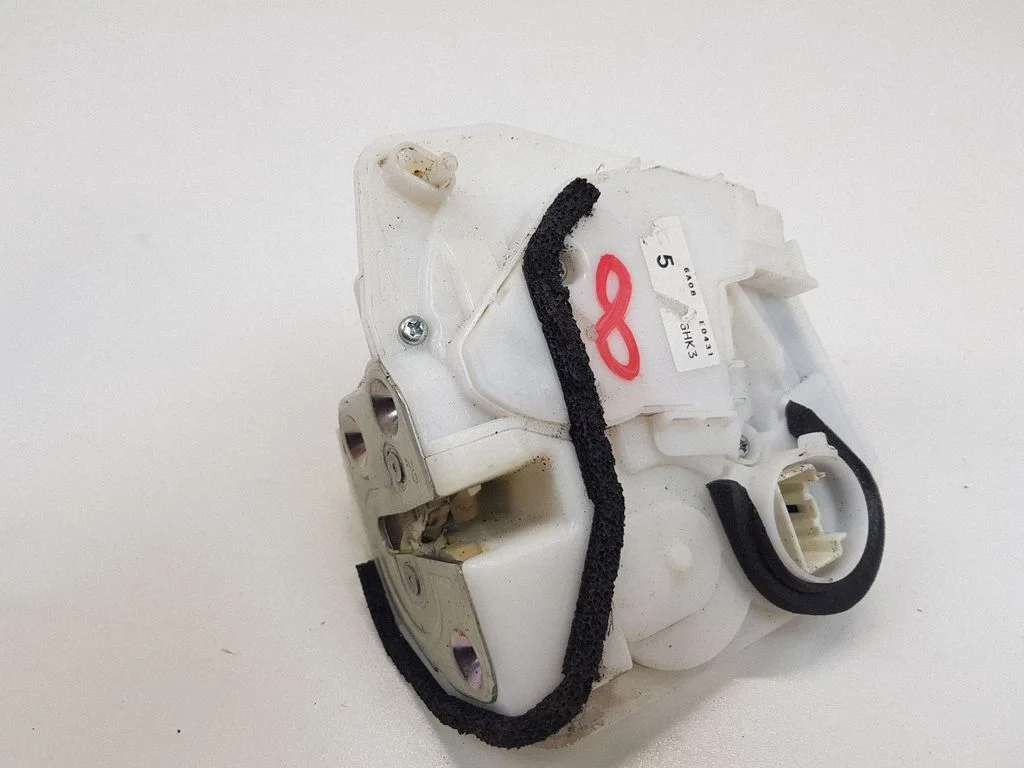 Rear door lock – rear right