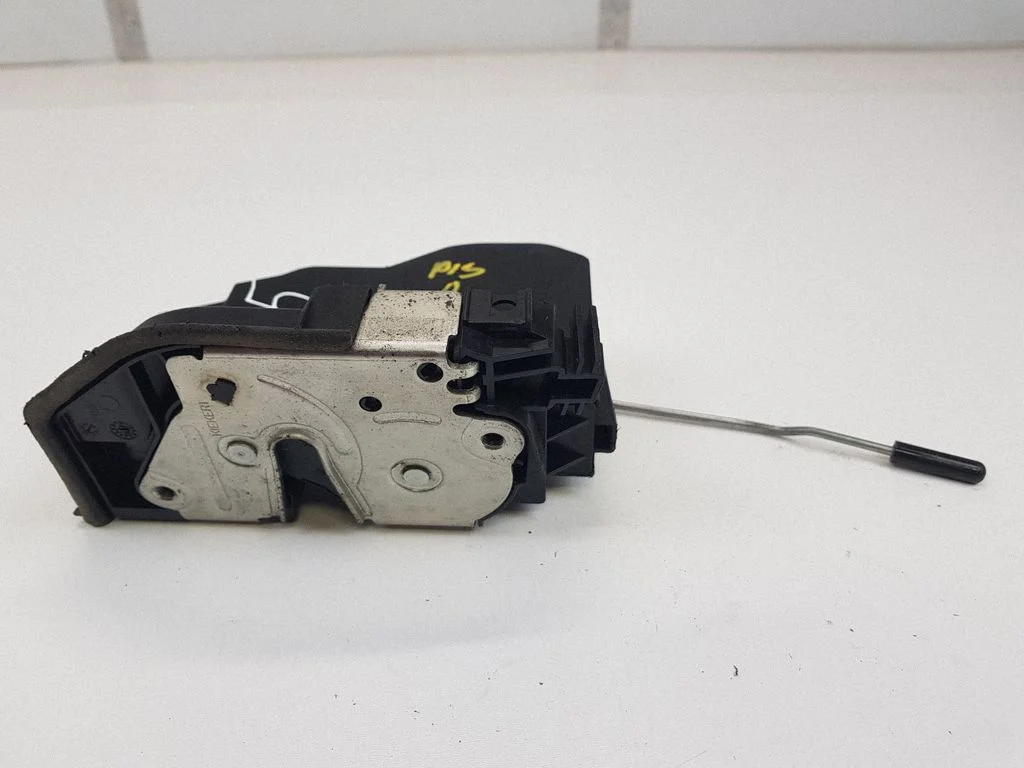 Rear door lock A046998