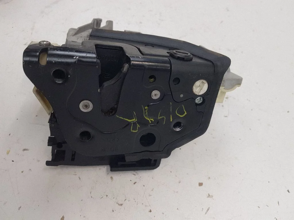 Rear door lock 3C4839016A