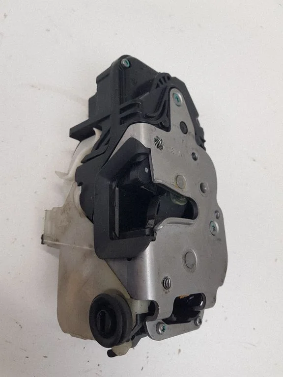 Rear door lock 3023803E01S