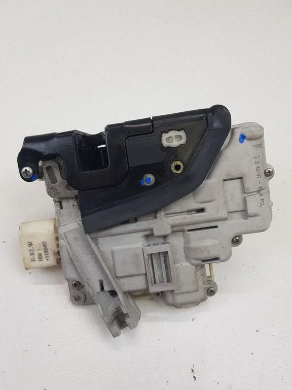 Rear door lock 4F0839015A