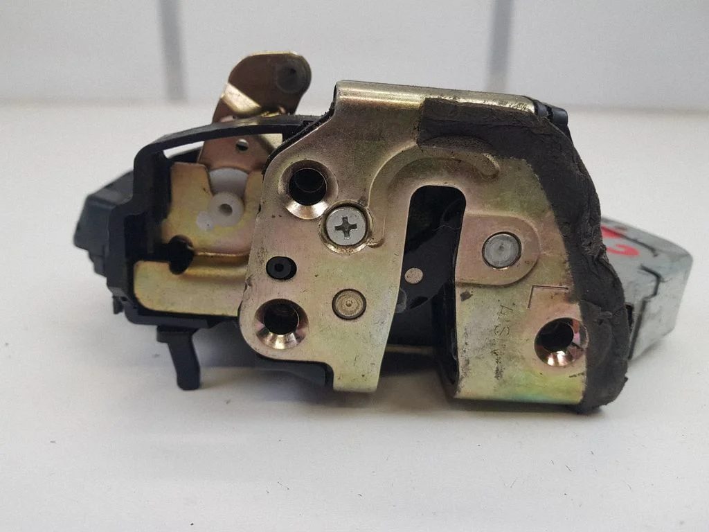 Rear door lock – rear left