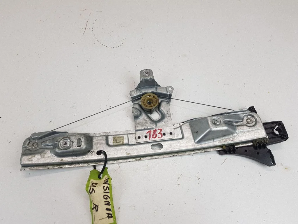 Aizmugurējā el. loga pacēlāja mehānisms bez motoriņa 13302442