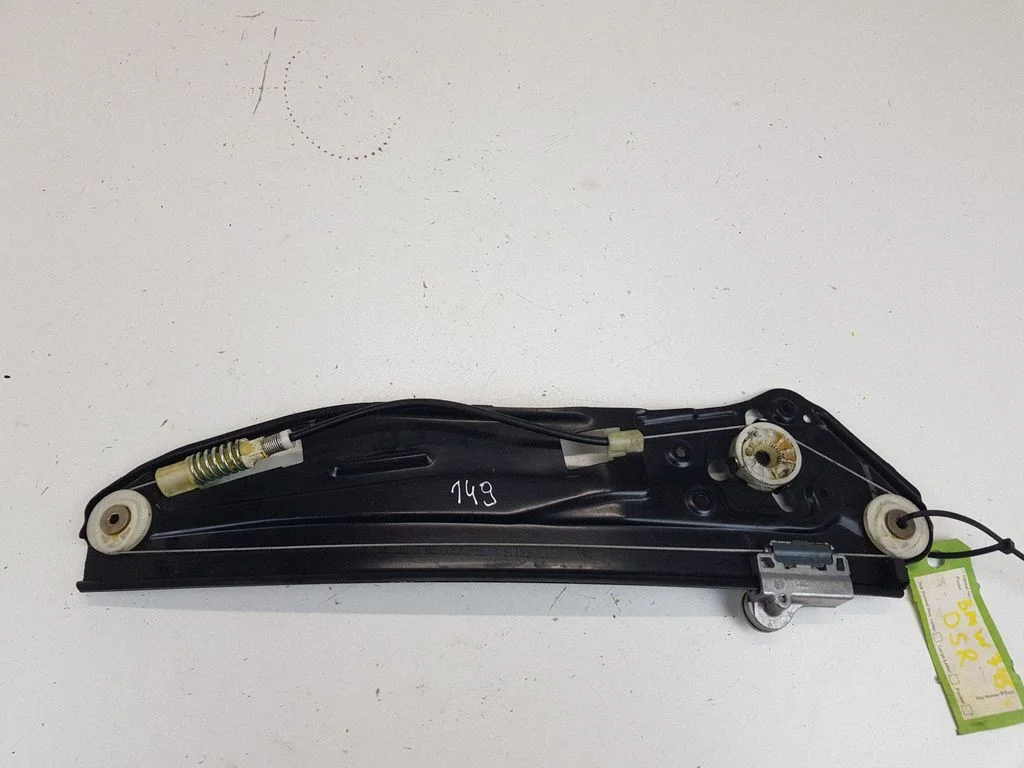 Rear window lifting mechanism without motor 7024814E
