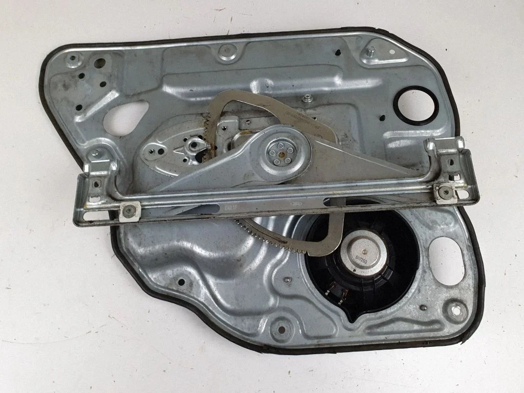 Rear window lifting mechanism without motor 8679083