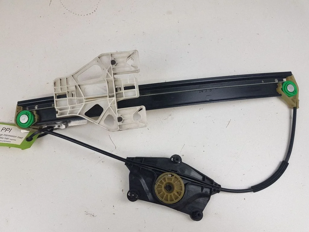 Rear window lifting mechanism without motor – right