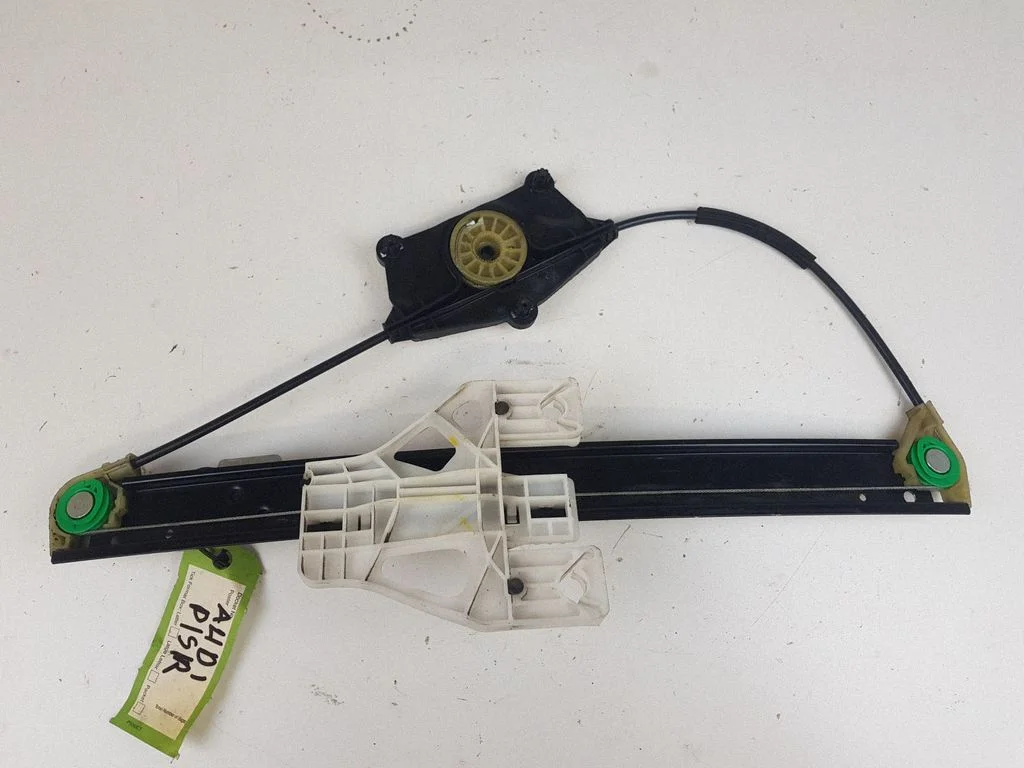 Rear window lifting mechanism without motor 8K0839461