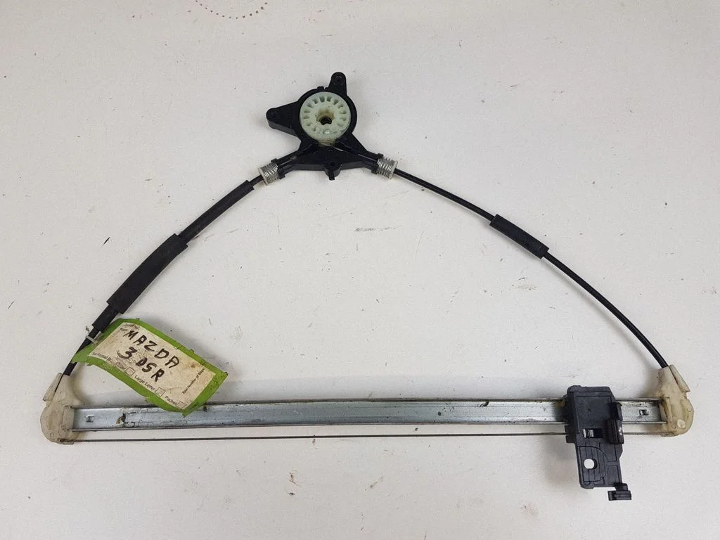 Rear window lifting mechanism without motor – right