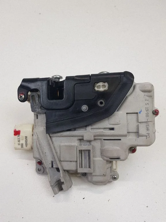 Rear door lock 4F0839015A