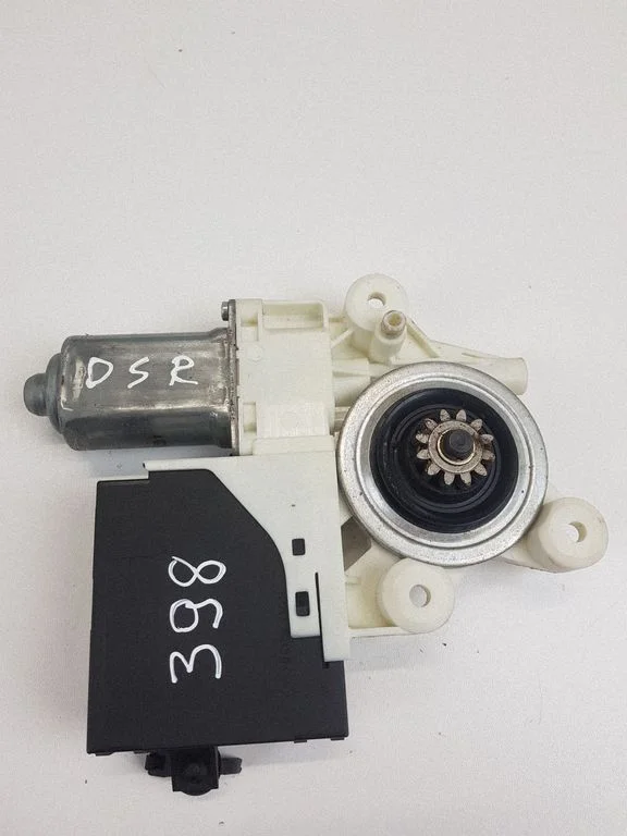 Aizmugurējā loga pacēlāja motoriņš 30724757