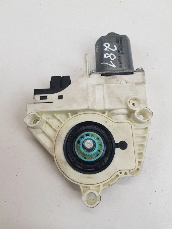 Aizmugurējā loga pacēlāja motoriņš 4F0959802A