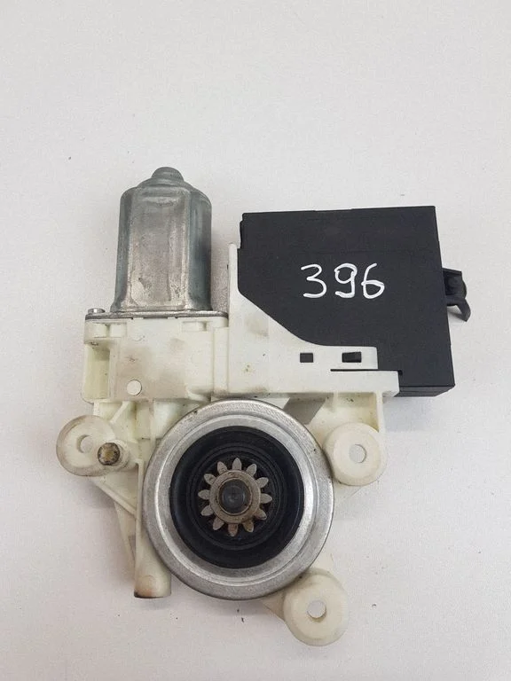 Aizmugurējā loga pacēlāja motoriņš 30724755