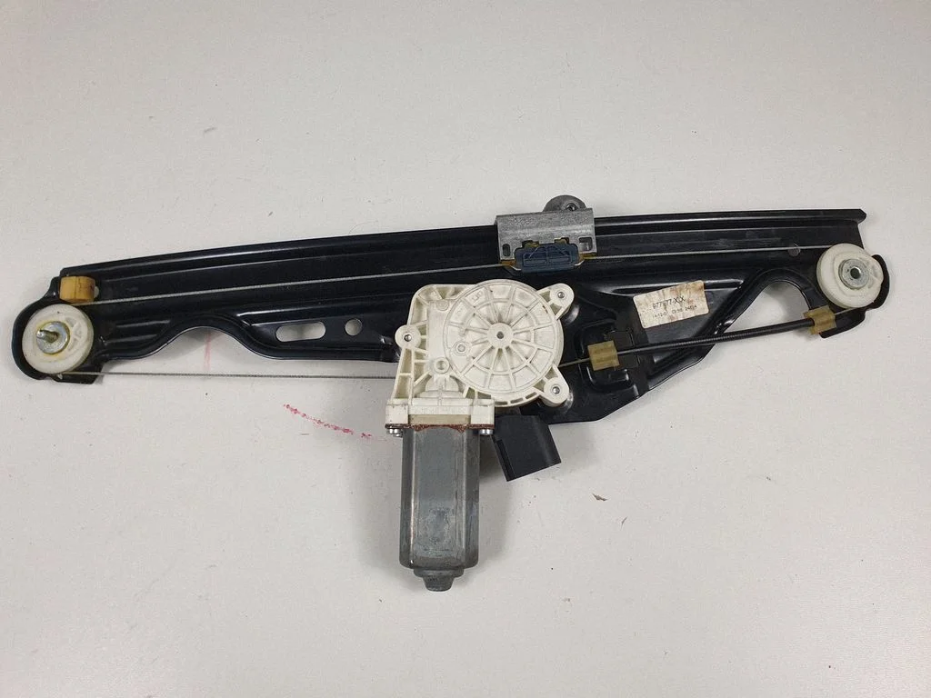 Tagaukse elektriline aknatõstuk mootoriga 7184744