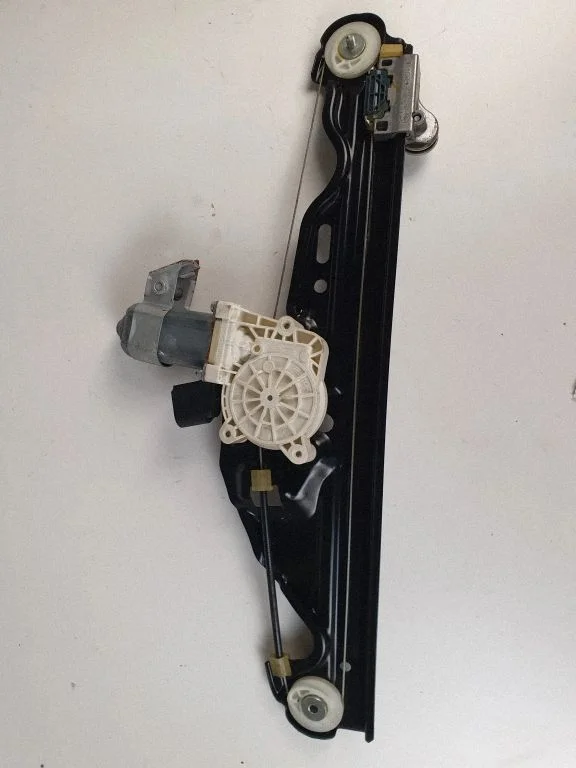 Rear door window regulator with motor 7184744