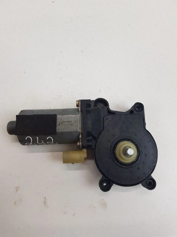 Aizmugurējā loga pacēlāja motoriņš 0130821776
