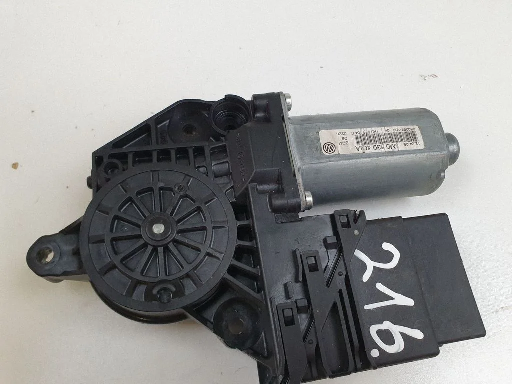 Rear door window regulator motor 0130821430