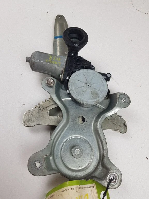 Tagaukse elektriline aknatõstuk mootoriga 8572058010 – Lexus GS 300 350 430 450H (2005-2012)